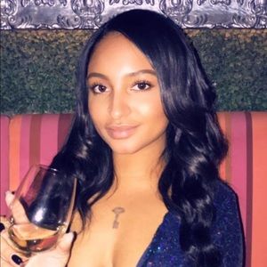 Meet your Posher, Olivia